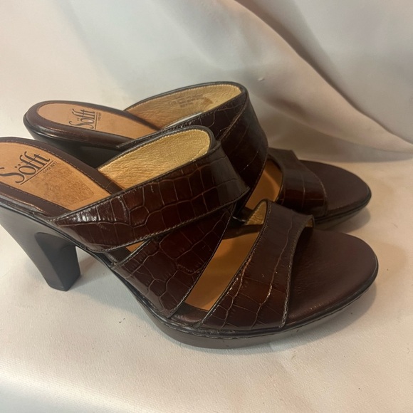 Sofft Brown Heels with Comfortable Footbed - Picture 4 of 7